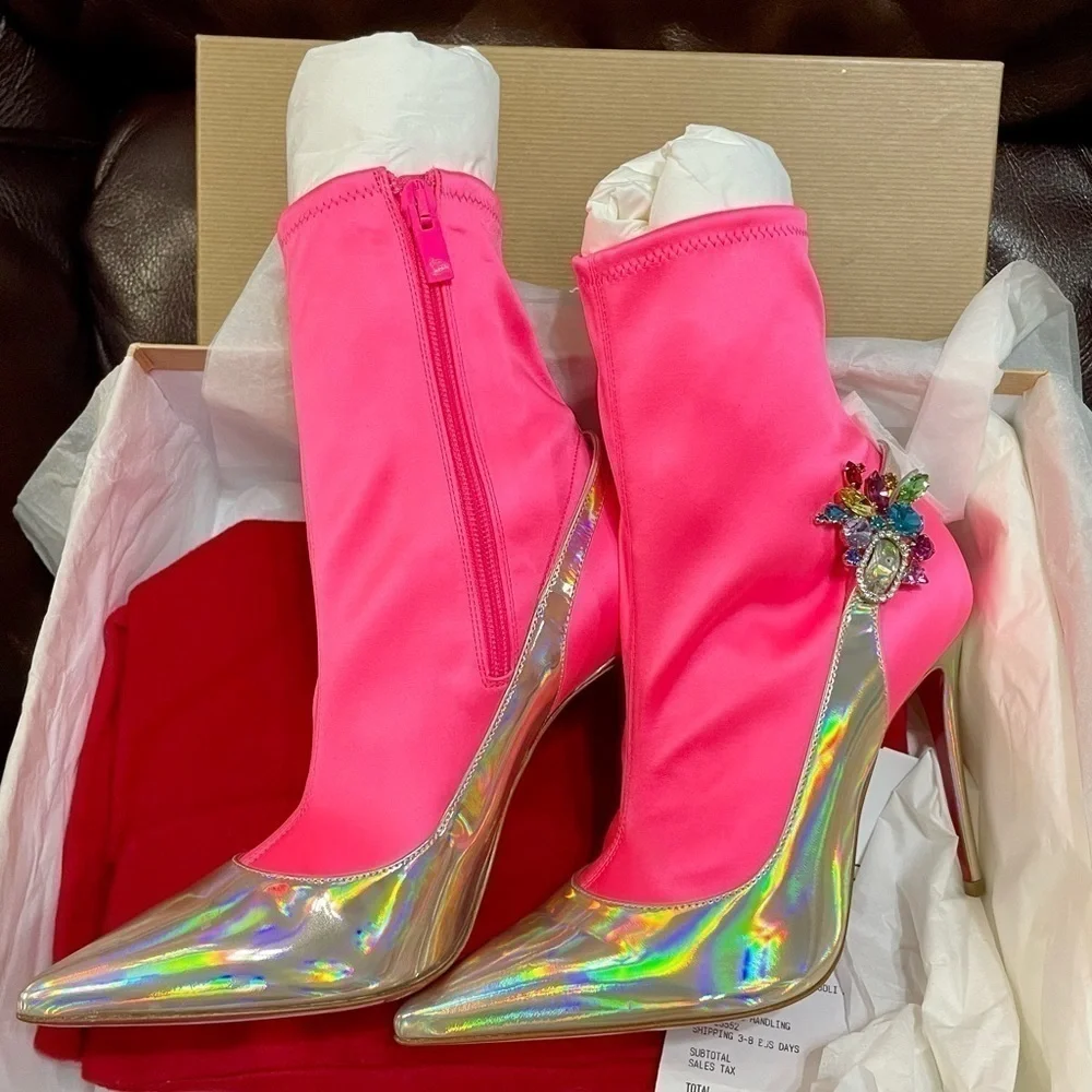 Christian Louboutin Jessie Bootie Joli 100mm, Holo patent speccio Slvr Lthr EU37